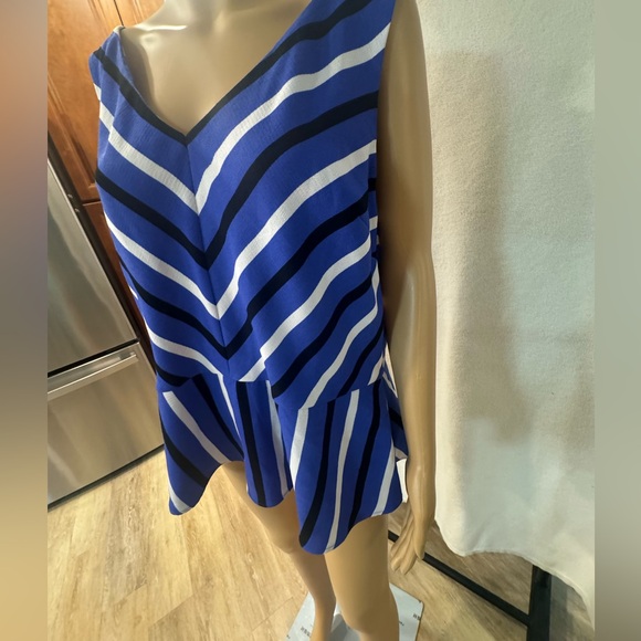 Worthington dressy tank v neck front and back, zip back, peplum back size XL - Picture 3 of 6
